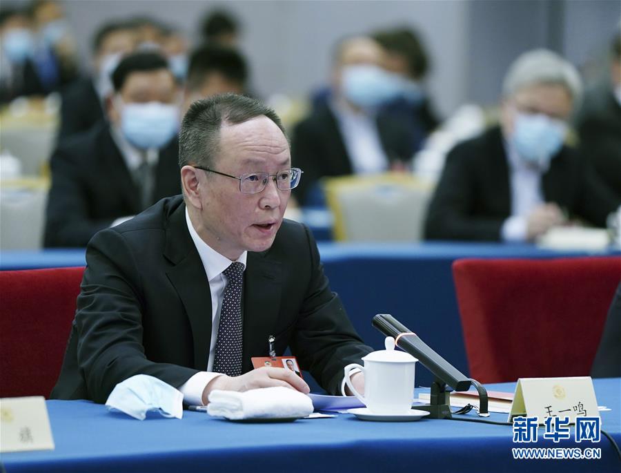 （新華全媒頭條·圖文互動）（7）從人民中汲取磅礴力量——習(xí)近平總書記同出席2020年全國兩會人大代表、政協(xié)委員共商國是紀(jì)實