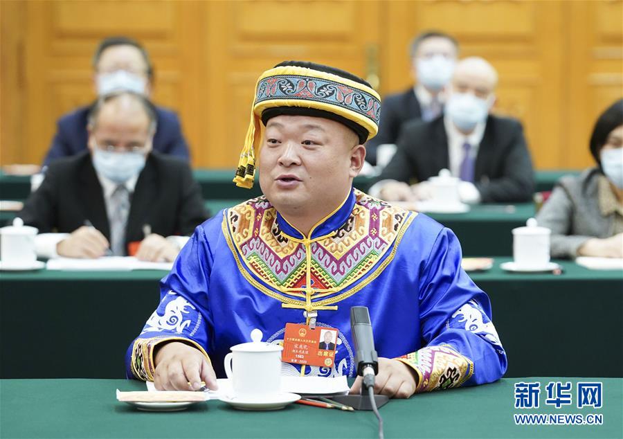 （新華全媒頭條·圖文互動）（8）從人民中汲取磅礴力量——習(xí)近平總書記同出席2020年全國兩會人大代表、政協(xié)委員共商國是紀(jì)實