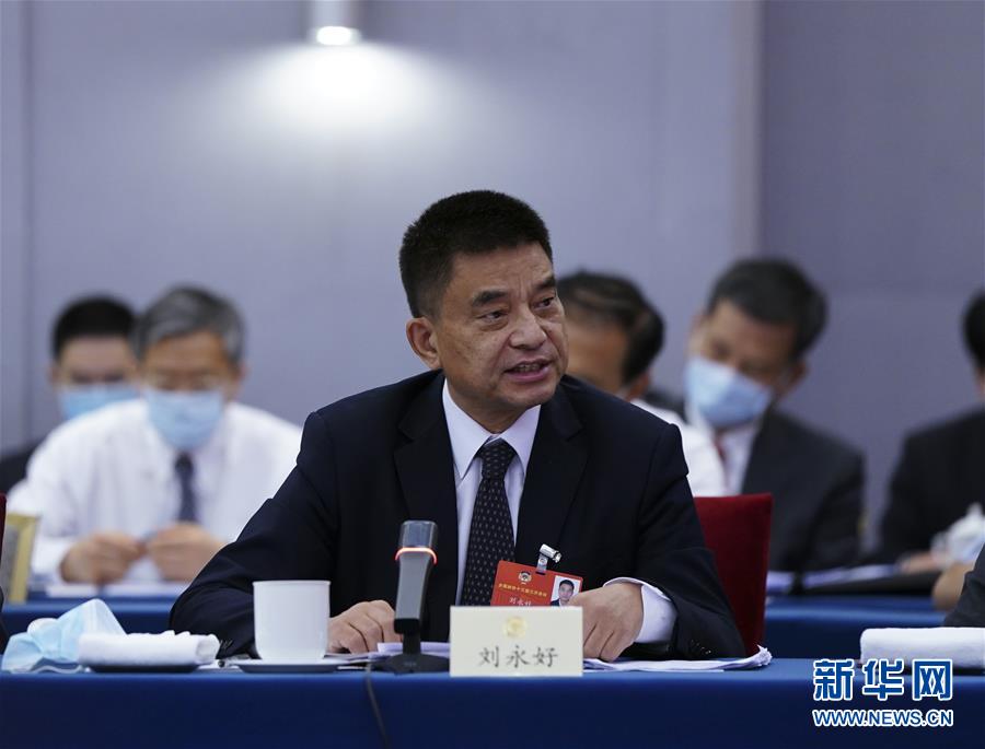 （新華全媒頭條·圖文互動）（10）從人民中汲取磅礴力量——習(xí)近平總書記同出席2020年全國兩會人大代表、政協(xié)委員共商國是紀(jì)實