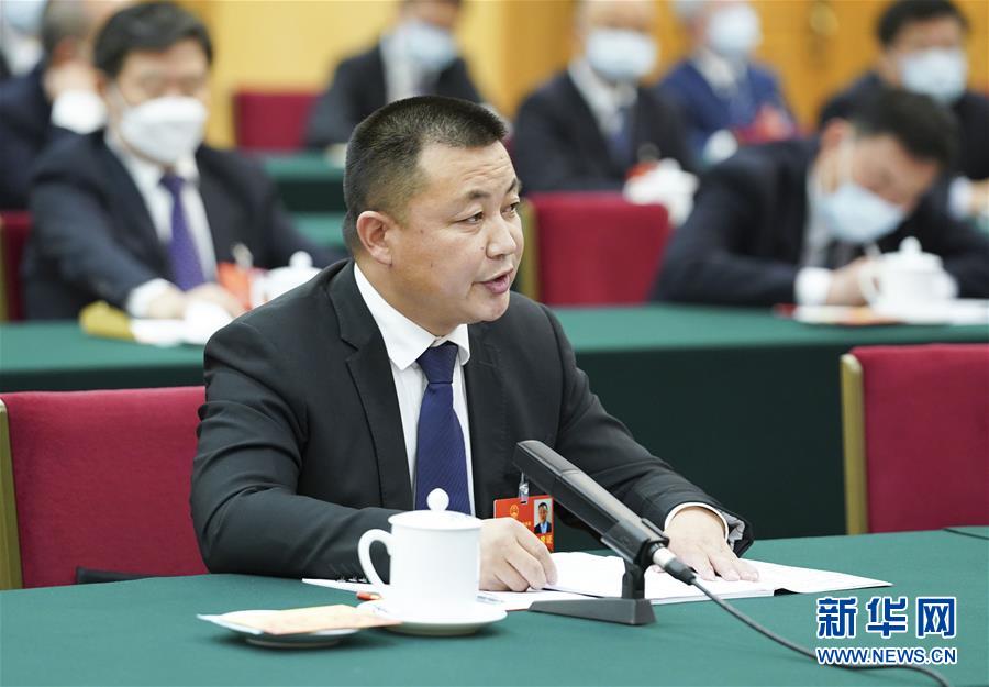 （新華全媒頭條·圖文互動）（11）從人民中汲取磅礴力量——習(xí)近平總書記同出席2020年全國兩會人大代表、政協(xié)委員共商國是紀(jì)實