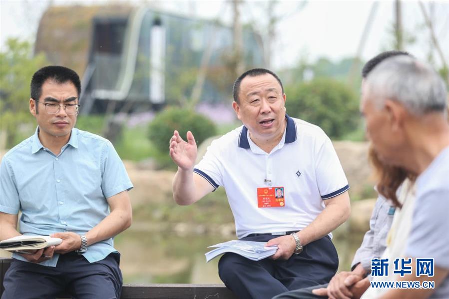 （新華全媒頭條·兩會精神看落實·圖文互動）（2）整體謀劃、系統(tǒng)升級、全面提升——落實全國兩會精神織牢織密公共衛(wèi)生防護網(wǎng)