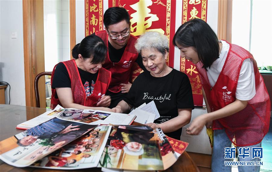 （新華全媒頭條·圖文互動）（1）凝心鑄師魂　立德育新人——以習近平同志為核心的黨中央關(guān)心教師隊伍建設(shè)紀實