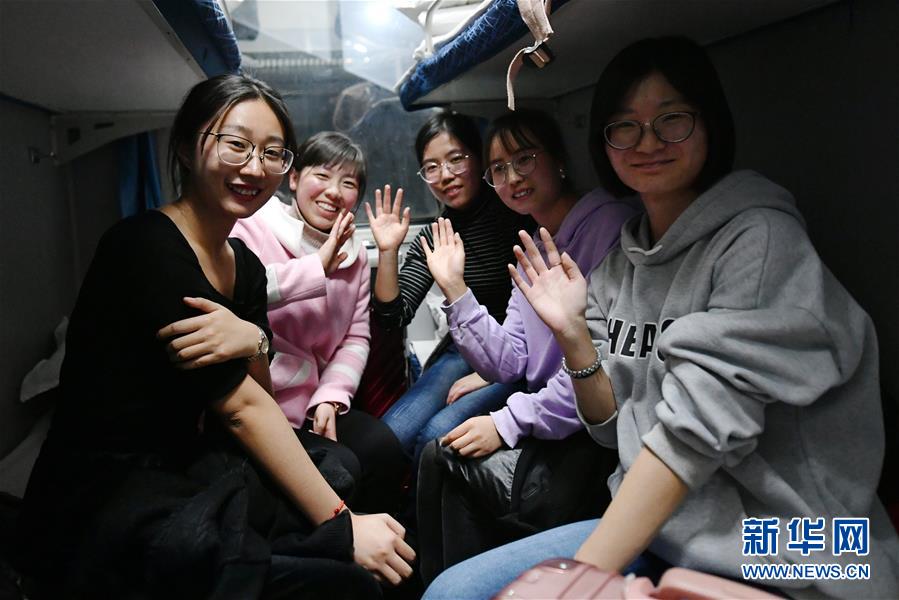 （新華全媒頭條·圖文互動）（2）凝心鑄師魂　立德育新人——以習近平同志為核心的黨中央關(guān)心教師隊伍建設(shè)紀實