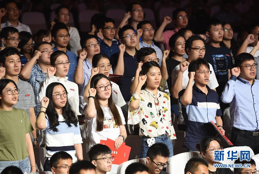 （新華全媒頭條·圖文互動）（4）凝心鑄師魂　立德育新人——以習近平同志為核心的黨中央關(guān)心教師隊伍建設(shè)紀實