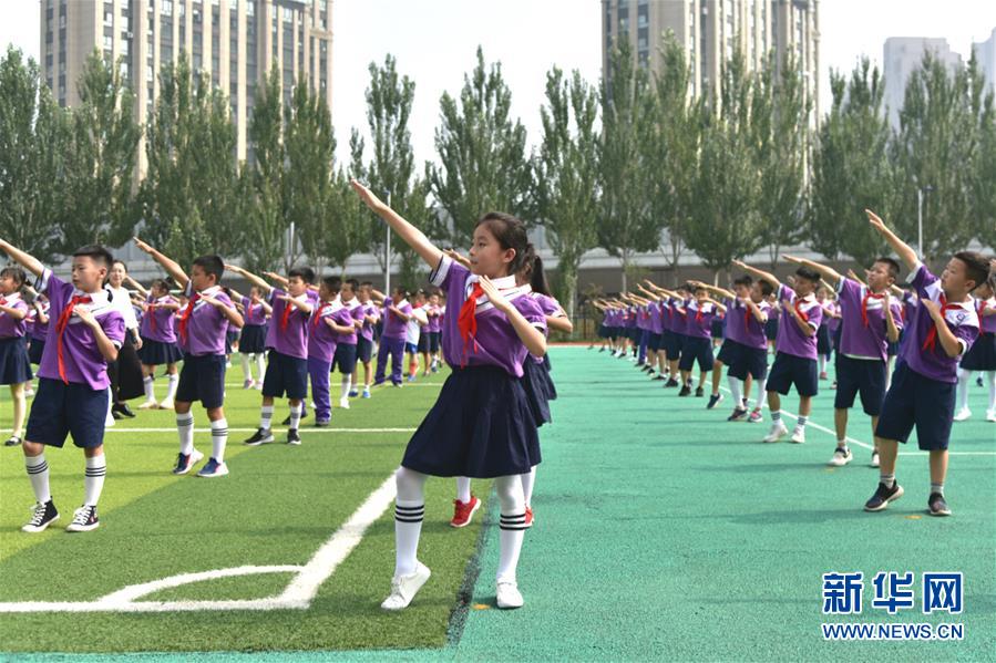 （體育·圖文互動(dòng)）（1）（在習(xí)近平新時(shí)代中國(guó)特色社會(huì)主義思想指引下——新時(shí)代新作為新篇章·總書(shū)記關(guān)心的百姓身邊事）奔跑吧，少年！——體育讓孩子們插上強(qiáng)壯的翅膀（配本社同題文字稿）