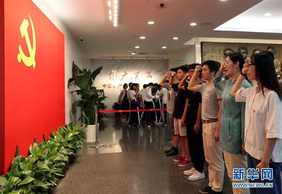 （新華全媒頭條·圖文互動）（5）彩云長在有新天——黨的十九大以來以習近平同志為核心的黨中央關(guān)心推進宣傳思想工作紀實