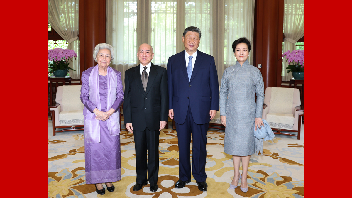 習(xí)近平夫婦會(huì)見柬埔寨國(guó)王西哈莫尼和太后莫尼列