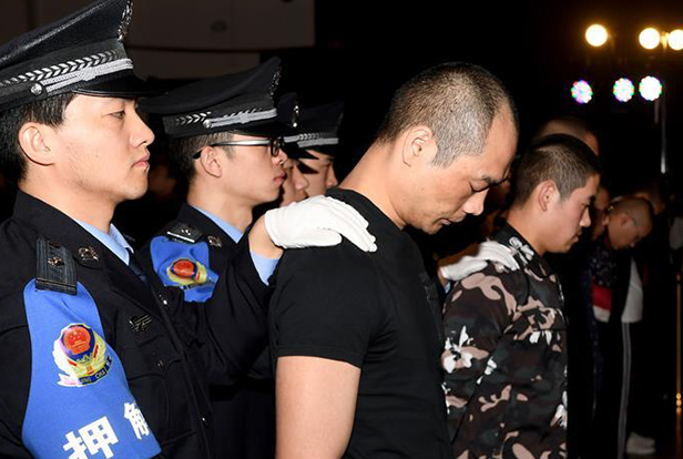 陜西省西安市新城區(qū)人民法院依法對(duì)韓某某等8人非法高利放貸、暴力討債涉黑一案公開宣判