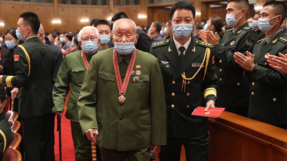 志愿軍老戰(zhàn)士、老同志入場(chǎng)