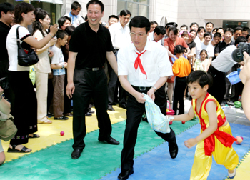 “為民、務(wù)實(shí)、清廉”——記中共中央政治局常委張高麗