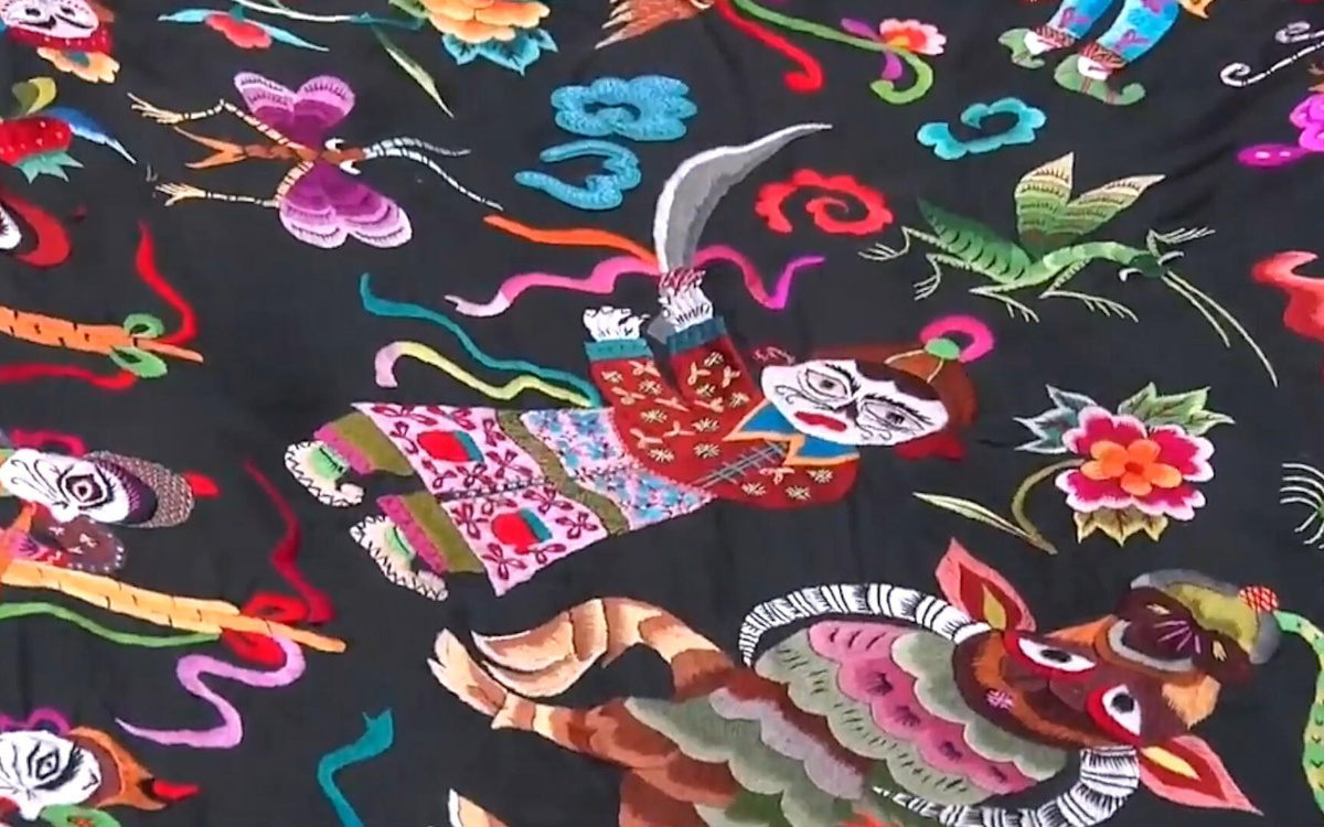 苗繡繡品慢慢得到市場認可，回鄉(xiāng)的繡娘逐漸多了起來