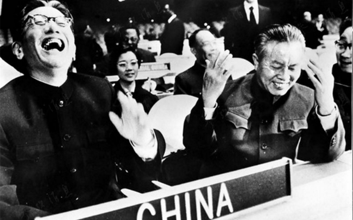 1971年10月25日，聯(lián)大通過決議，恢復(fù)了中華人民共和國(guó)在聯(lián)合國(guó)的合法席位