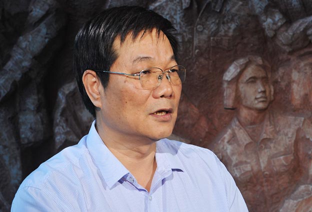 我們把黨的政治優(yōu)勢和現(xiàn)代企業(yè)制度優(yōu)勢結(jié)合起來，建立完善決策、執(zhí)行、監(jiān)督三個體系。
