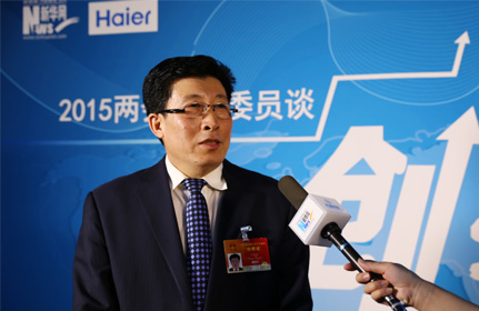 “面對這種新型的、農(nóng)業(yè)轉(zhuǎn)型的項(xiàng)目，政府各級部門也都在研究怎么落實(shí)，還有很多細(xì)節(jié)上的問題。”