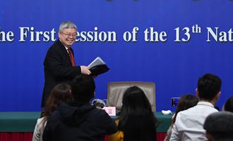 記者會(huì)后，劉永富準(zhǔn)備離開