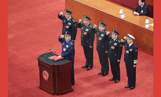 中央軍委副主席、委員進行憲法宣誓
