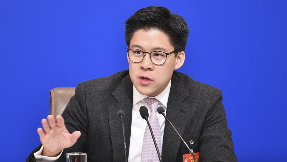 全國(guó)政協(xié)委員、中國(guó)香港體育協(xié)會(huì)暨奧林匹克委員會(huì)副會(huì)長(zhǎng)、霍英東集團(tuán)副總裁 霍啟剛