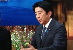 安倍搬起石頭要砸誰的腳？