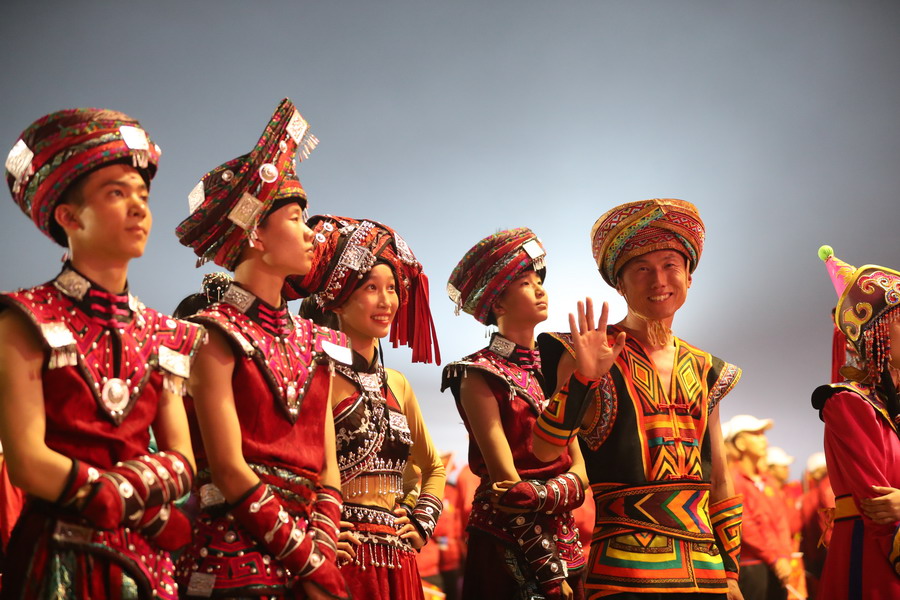 好兒好女好家園，齊心奔小康，共圓中國夢