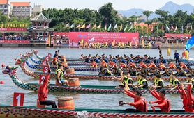 2018海峽兩岸龍舟賽開(kāi)幕，53支隊(duì)伍競(jìng)渡   組圖