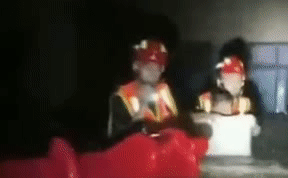 整理箱變小船 小朋友，消防員叔叔來了！