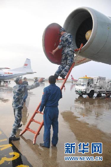(搜尋馬航370航班·圖文互動(dòng))(6)中國(guó)空軍3架運(yùn)輸機(jī)抵達(dá)馬來(lái)西亞 將展開(kāi)海外搜救行動(dòng)