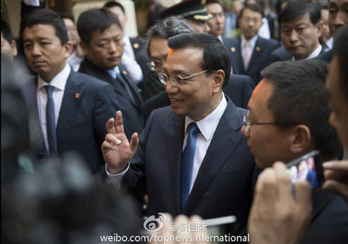 李克強(qiáng)：在非中企了解當(dāng)?shù)匚幕拍茉「?。圖片來源：“新國際”微博。