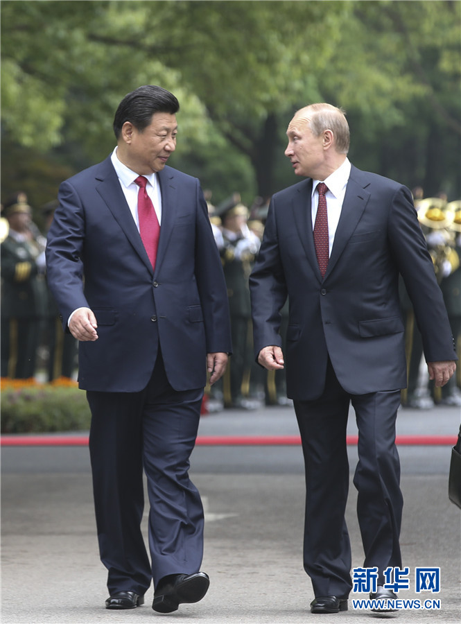 這是會談前，習(xí)近平在上海西郊會議中心廣場為普京舉行歡迎儀式。 新華社記者 蘭紅光 攝