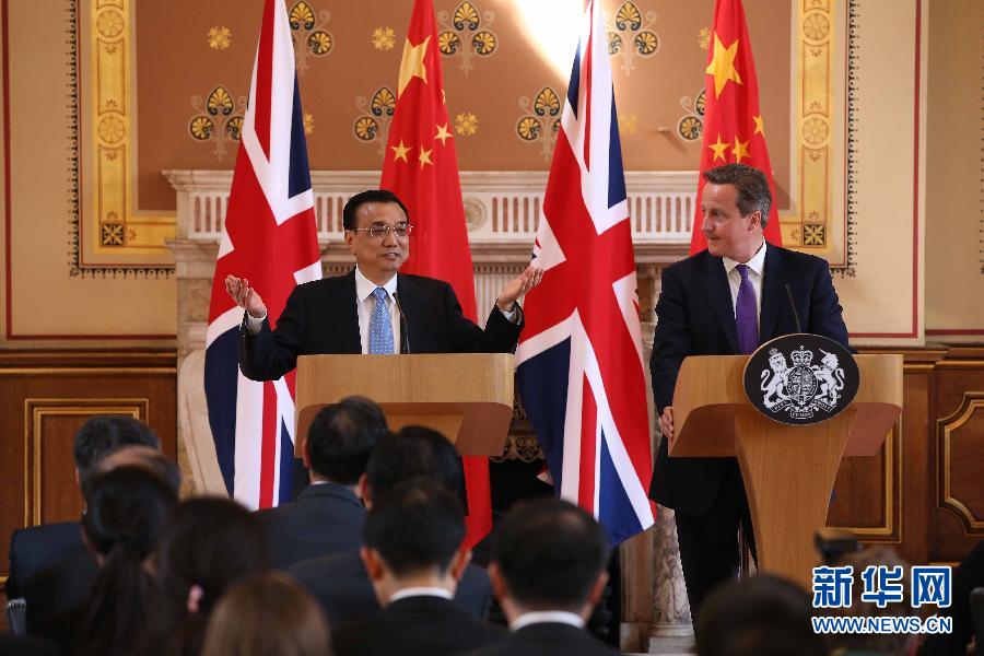 6月17日，國務(wù)院總理李克強(qiáng)同英國首相卡梅倫在倫敦舉行中英總理年度會晤后共同會見記者。新華社記者 龐興雷 攝