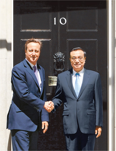 6月17日，國務(wù)院總理李克強在倫敦唐寧街10號首相府同英國首相卡梅倫舉行中英總理年度會晤。新華社記者 李 濤攝 