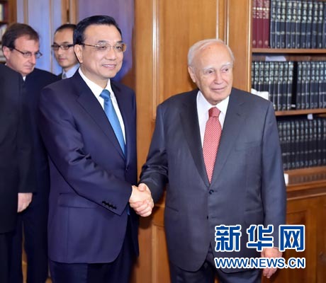 6月20日，國(guó)務(wù)院總理李克強(qiáng)在雅典總統(tǒng)府會(huì)見(jiàn)希臘總統(tǒng)帕普利亞斯。 新華社記者 李濤 攝