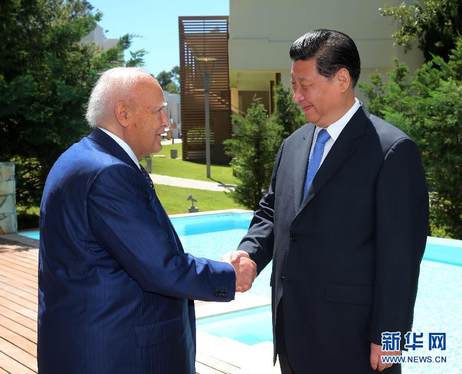 7月13日，中國國家主席習(xí)近平在希臘羅德島會見希臘總統(tǒng)帕普利亞斯。 新華社記者 蘭紅光 攝