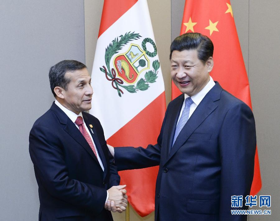 7月16日，國(guó)家主席習(xí)近平在巴西首都巴西利亞會(huì)見(jiàn)秘魯總統(tǒng)烏馬拉。新華社記者 劉建生 攝 