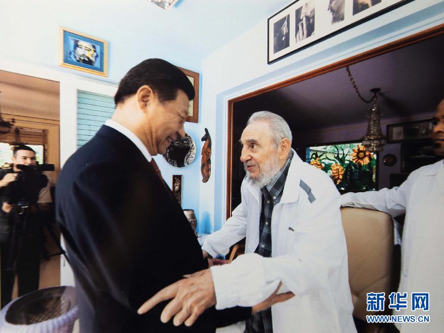 當(dāng)?shù)貢r間7月22日，國家主席習(xí)近平在哈瓦那親切探望古巴革命領(lǐng)袖菲德爾·卡斯特羅。 新華社發(fā)