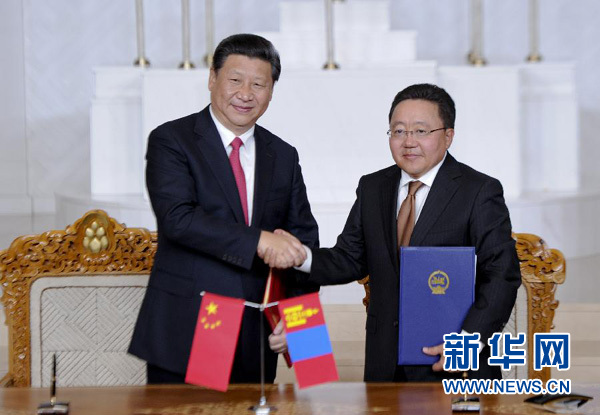 8月21日，國家主席習近平在烏蘭巴托同蒙古國總統(tǒng)額勒貝格道爾吉舉行會談。會談后，兩國元首共同簽署并發(fā)表《中華人民共和國和蒙古國關于建立和發(fā)展全面戰(zhàn)略伙伴關系的聯(lián)合宣言》。新華社記者 張鐸 攝