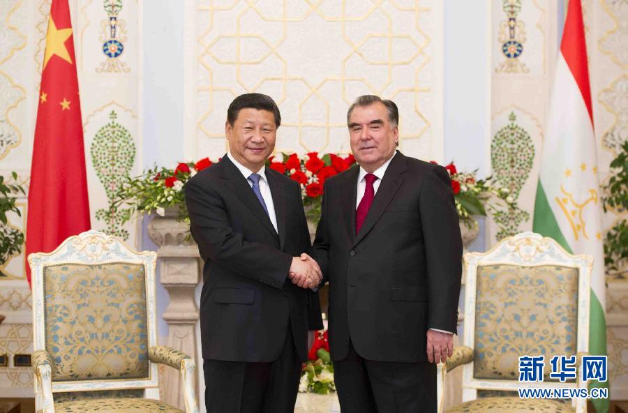 9月13日，國(guó)家主席習(xí)近平在杜尚別同塔吉克斯坦總統(tǒng)拉赫蒙舉行會(huì)談。 新華社記者黃敬文攝 