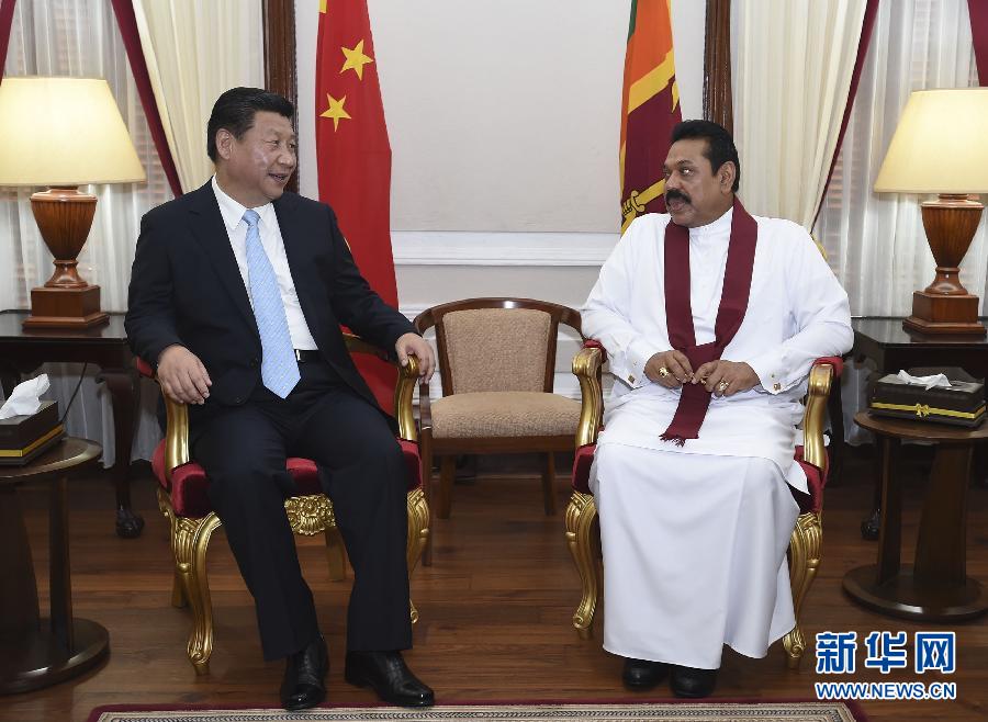 9月16日，國(guó)家主席習(xí)近平在科倫坡同斯里蘭卡總統(tǒng)拉賈帕克薩舉行會(huì)談。 新華社記者馬占成攝 
