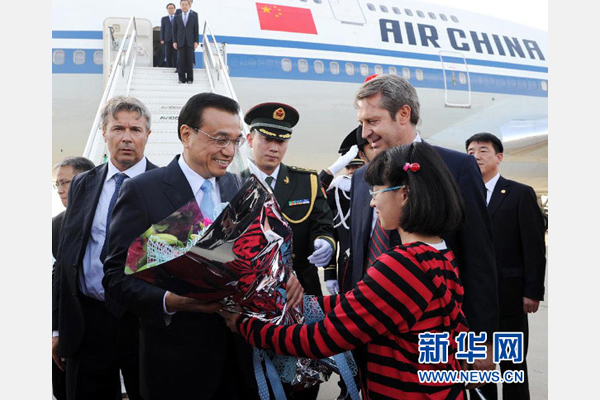 10月14日，國務(wù)院總理李克強(qiáng)乘專機(jī)抵達(dá)羅馬，開始對(duì)意大利進(jìn)行正式訪問。新華社記者 饒愛民 攝