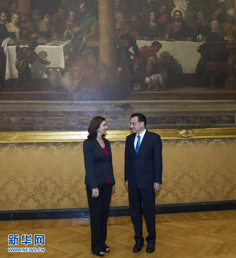 10月15日，中國國務(wù)院總理李克強(qiáng)在羅馬會見意大利眾議長博爾德里尼。 新華社記者王曄攝 