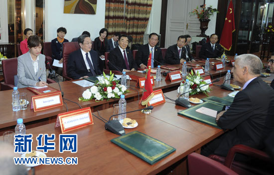 11月3日，中國(guó)全國(guó)政協(xié)主席俞正聲在拉巴特會(huì)見(jiàn)摩洛哥眾議長(zhǎng)阿拉米。 新華社記者 張鐸 攝