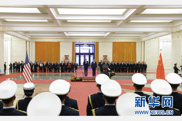 11月12日，國家主席習(xí)近平在北京人民大會堂舉行歡迎儀式，歡迎美國總統(tǒng)奧巴馬對中國進(jìn)行國事訪問。 新華社記者 馬占成 攝