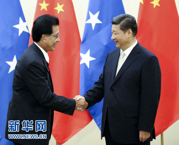 11月22日，中國國家主席習(xí)近平在斐濟(jì)楠迪會見密克羅尼西亞聯(lián)邦總統(tǒng)莫里。 新華社記者姚大偉攝 