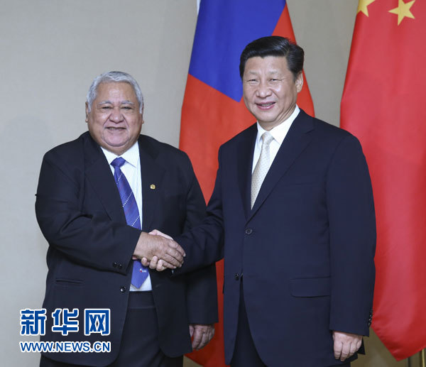 11月22日，中國國家主席習(xí)近平在斐濟(jì)楠迪會見薩摩亞總理圖伊拉埃帕。 新華社記者姚大偉攝