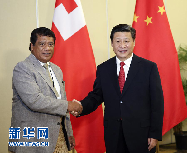 11月22日，國家主席習(xí)近平在斐濟(jì)楠迪會見湯加首相圖伊瓦卡諾。新華社記者丁林?jǐn)z 