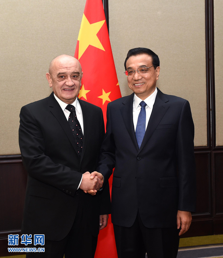 12月16日，中國(guó)國(guó)務(wù)院總理李克強(qiáng)在貝爾格萊德會(huì)見波黑部長(zhǎng)會(huì)議主席貝萬達(dá)。 新華社記者 饒愛民 攝 
