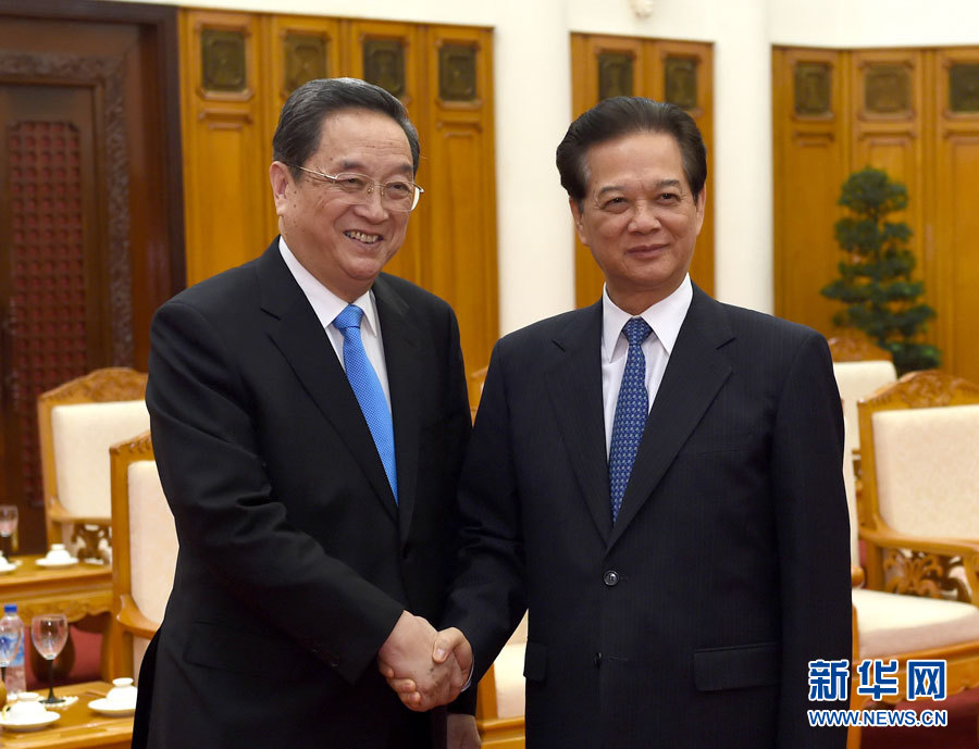 12月25日至27日，中共中央政治局常委、全國政協(xié)主席俞正聲對(duì)越南進(jìn)行正式訪問。這是12月26日，俞正聲在河內(nèi)會(huì)見越南政府總理阮晉勇。 新華社記者馬占成攝