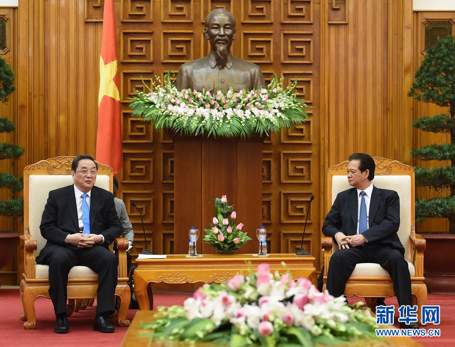12月25日至27日，中共中央政治局常委、全國政協(xié)主席俞正聲對(duì)越南進(jìn)行正式訪問。這是12月26日，俞正聲在河內(nèi)會(huì)見越南政府總理阮晉勇。 新華社記者劉建生攝