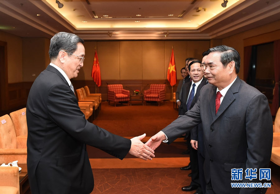 12月25日至27日，中共中央政治局常委、全國政協(xié)主席俞正聲對(duì)越南進(jìn)行正式訪問。這是12月25日，俞正聲在河內(nèi)會(huì)見越共中央書記處常務(wù)書記黎鴻英。 新華社記者劉建生攝