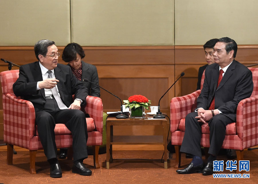 12月25日至27日，中共中央政治局常委、全國政協(xié)主席俞正聲對(duì)越南進(jìn)行正式訪問。這是12月25日，俞正聲在河內(nèi)會(huì)見越共中央書記處常務(wù)書記黎鴻英。 新華社記者劉建生攝