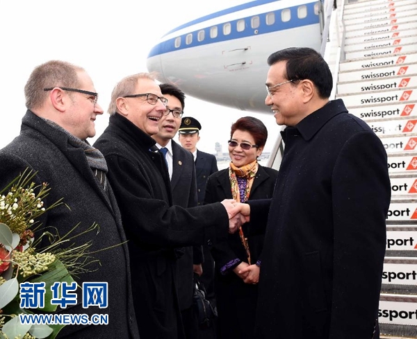 1月20日，中國國務院總理李克強抵達瑞士蘇黎世，出席達沃斯世界經(jīng)濟論壇年會并對瑞士進行工作訪問。 新華社記者 饒愛民 攝 